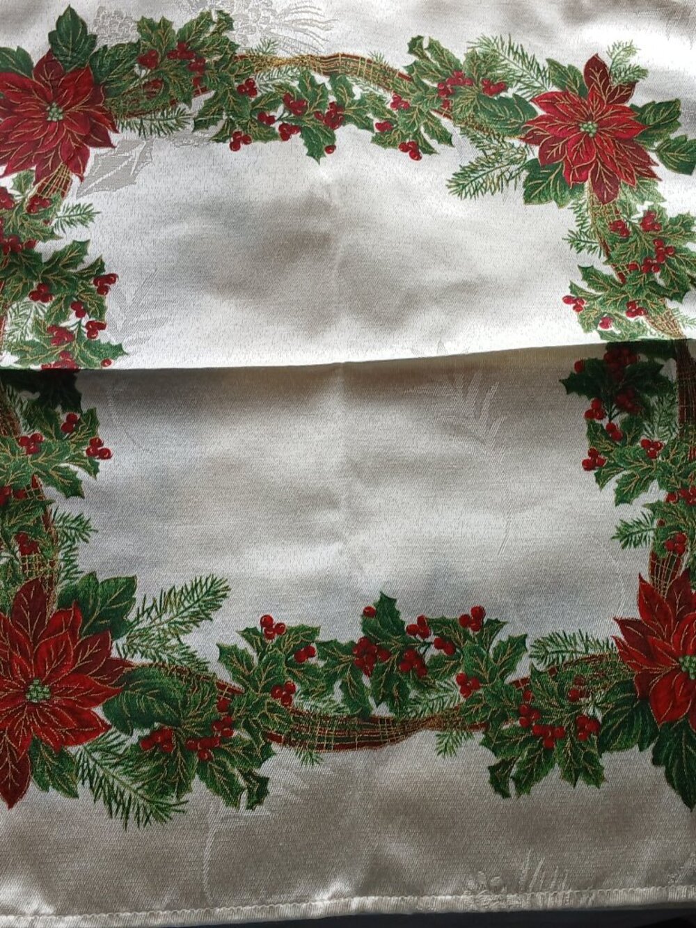 St. Nicholas Square Christmas Holly Napkins 18"x18"